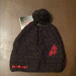 Black knit hat